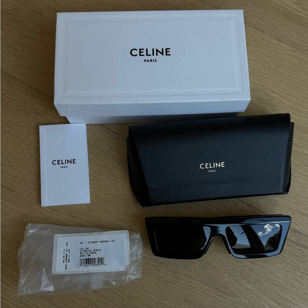 CELINE MONOCHROMS 02 SUNGLASSES IN ACETATE
BLACK LIKE NEW WORN 3 TIMES